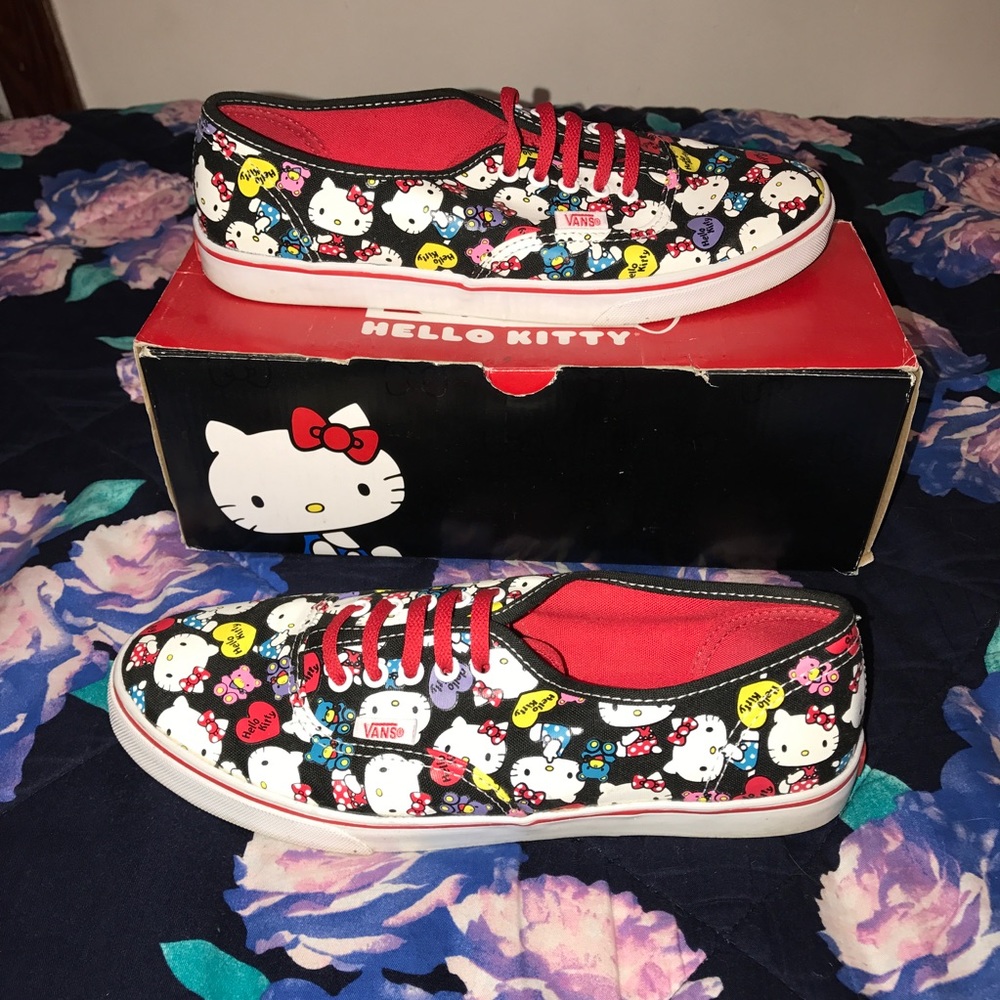 VANS Hello Kitty 8.5 Low Pro Shoes