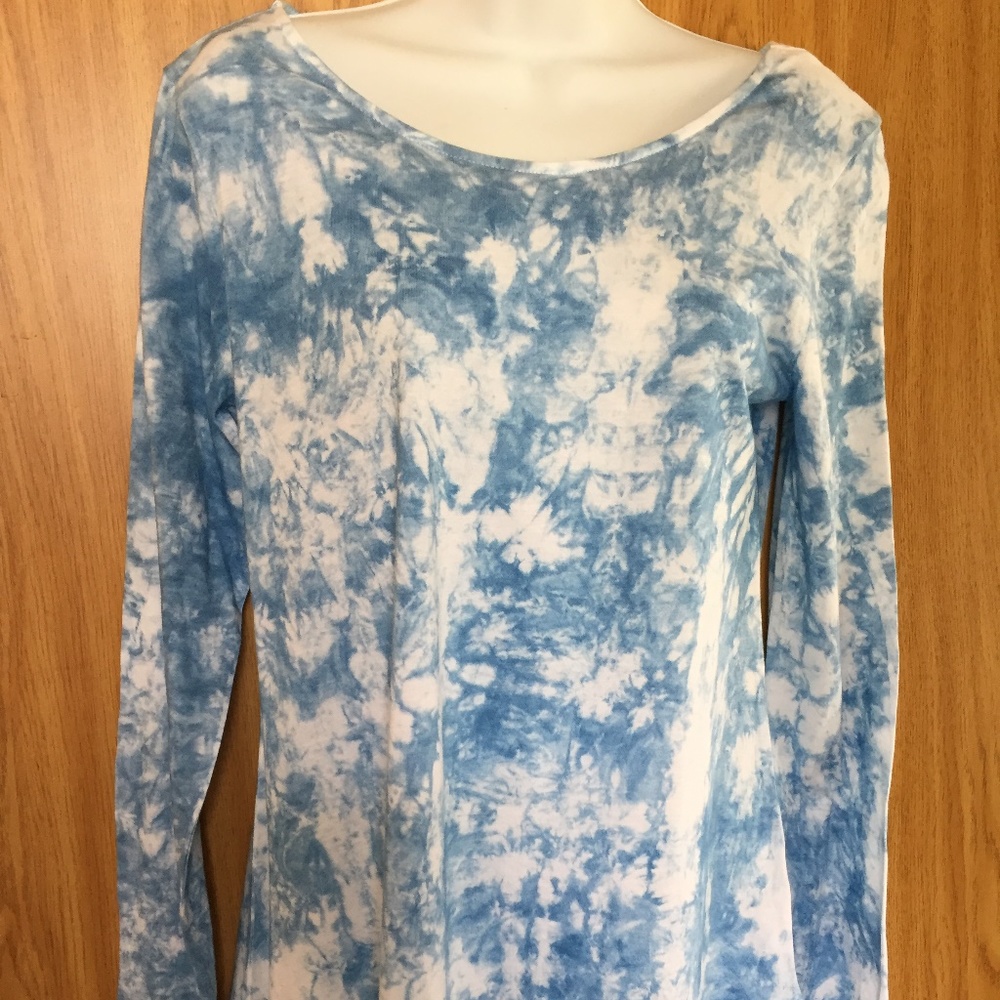 BNWT Woman's Size Small Long Sleeve T-Shirt