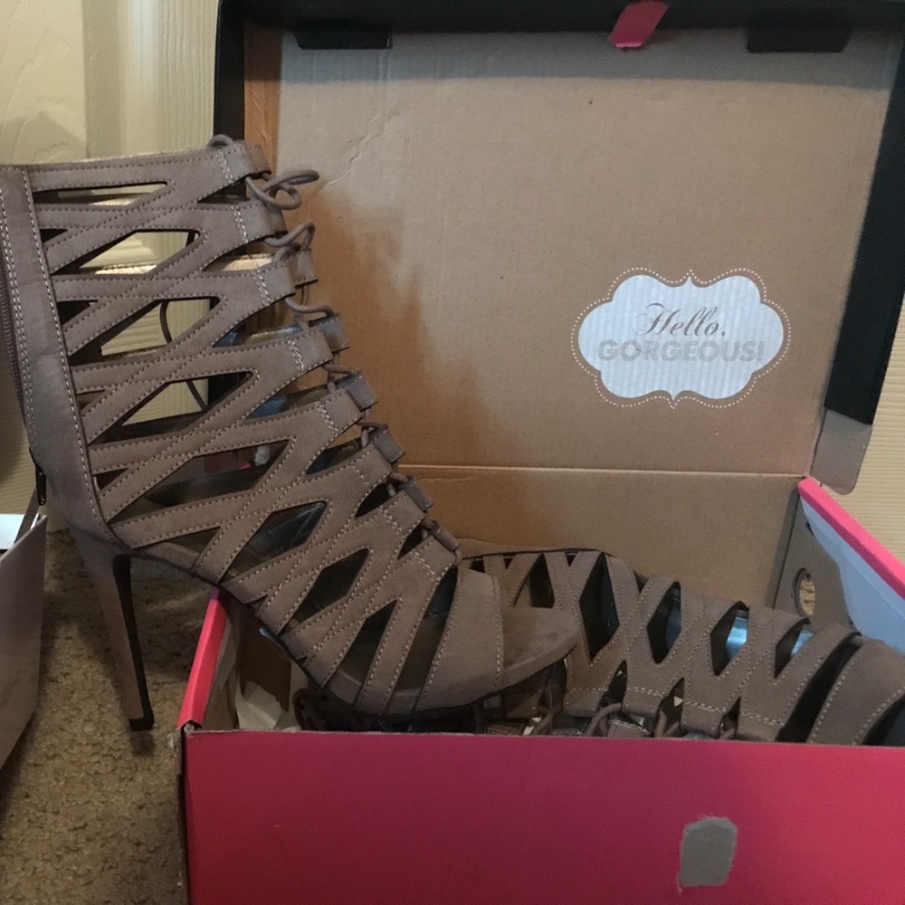 Marley heels  never worn fit too big.