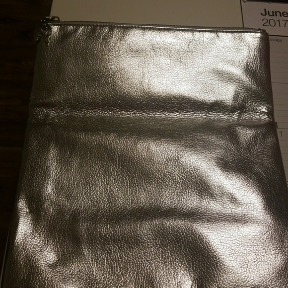 Victoria's Secret Flip over cosmetic bag - Picture 3 of 5