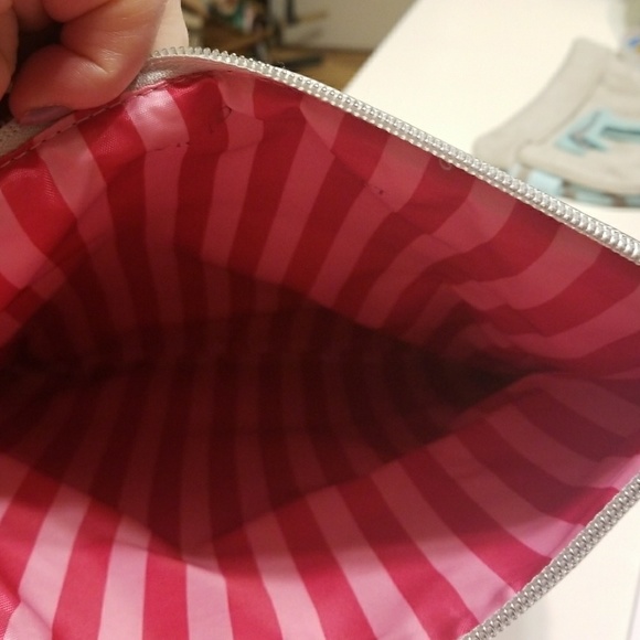 Victoria's Secret Flip over cosmetic bag - Picture 5 of 5