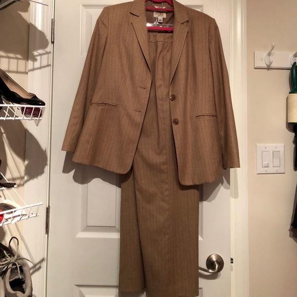 Italian Wool Tan with fine black pin stripe 10P - Picture 1 of 7