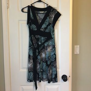 Soft, comfortable v- neck patterned dress.