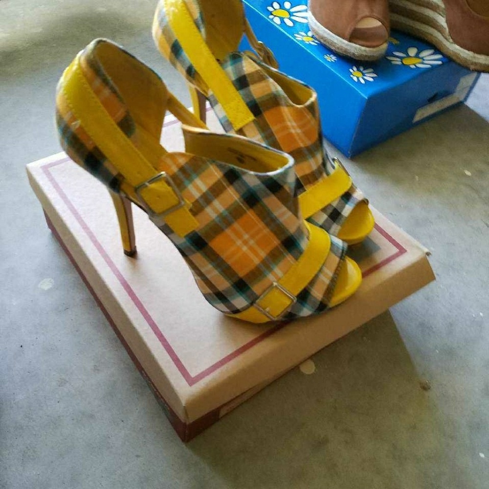 Heels - Picture 2 of 2