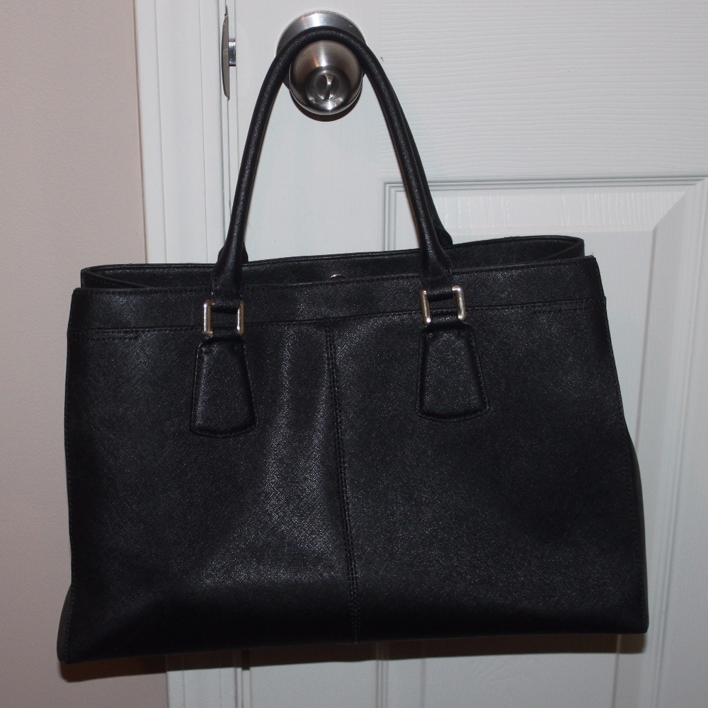 👜 Calvin Klein Leather Handbag 👜 - Picture 3 of 8