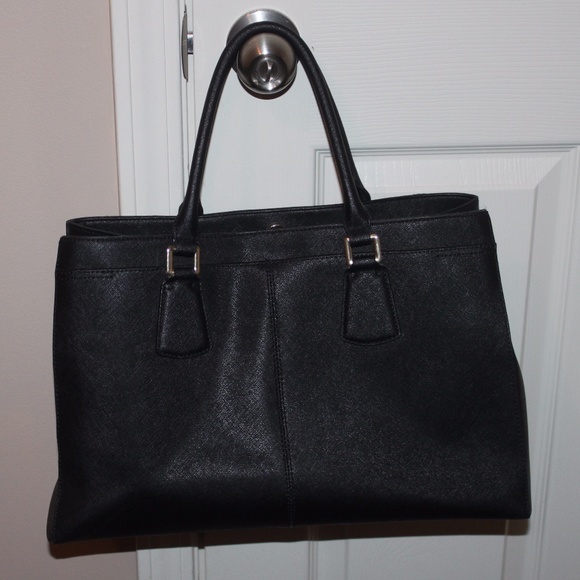 ๐ Calvin Klein Leather Handbag ๐ - Picture 3 of 8