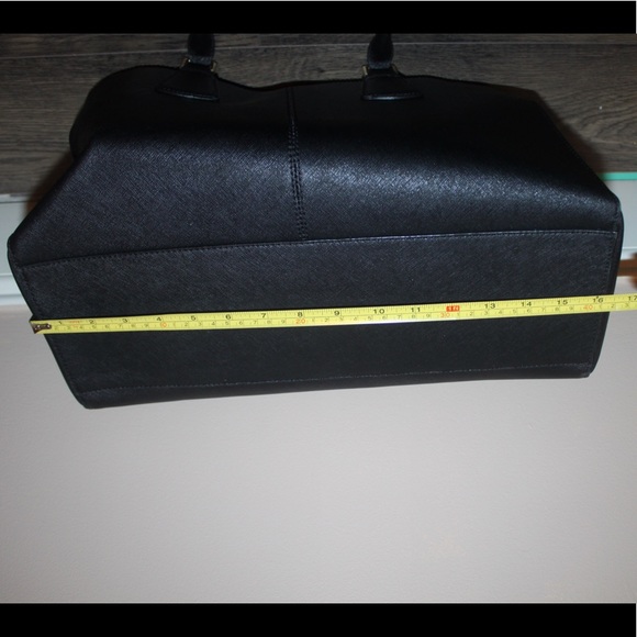 ๐ Calvin Klein Leather Handbag ๐ - Picture 7 of 8