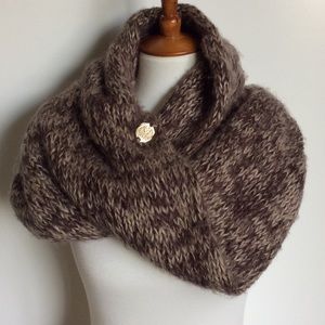 VINCE CAMUTO KNITTED INFINITY WINTER SCARF