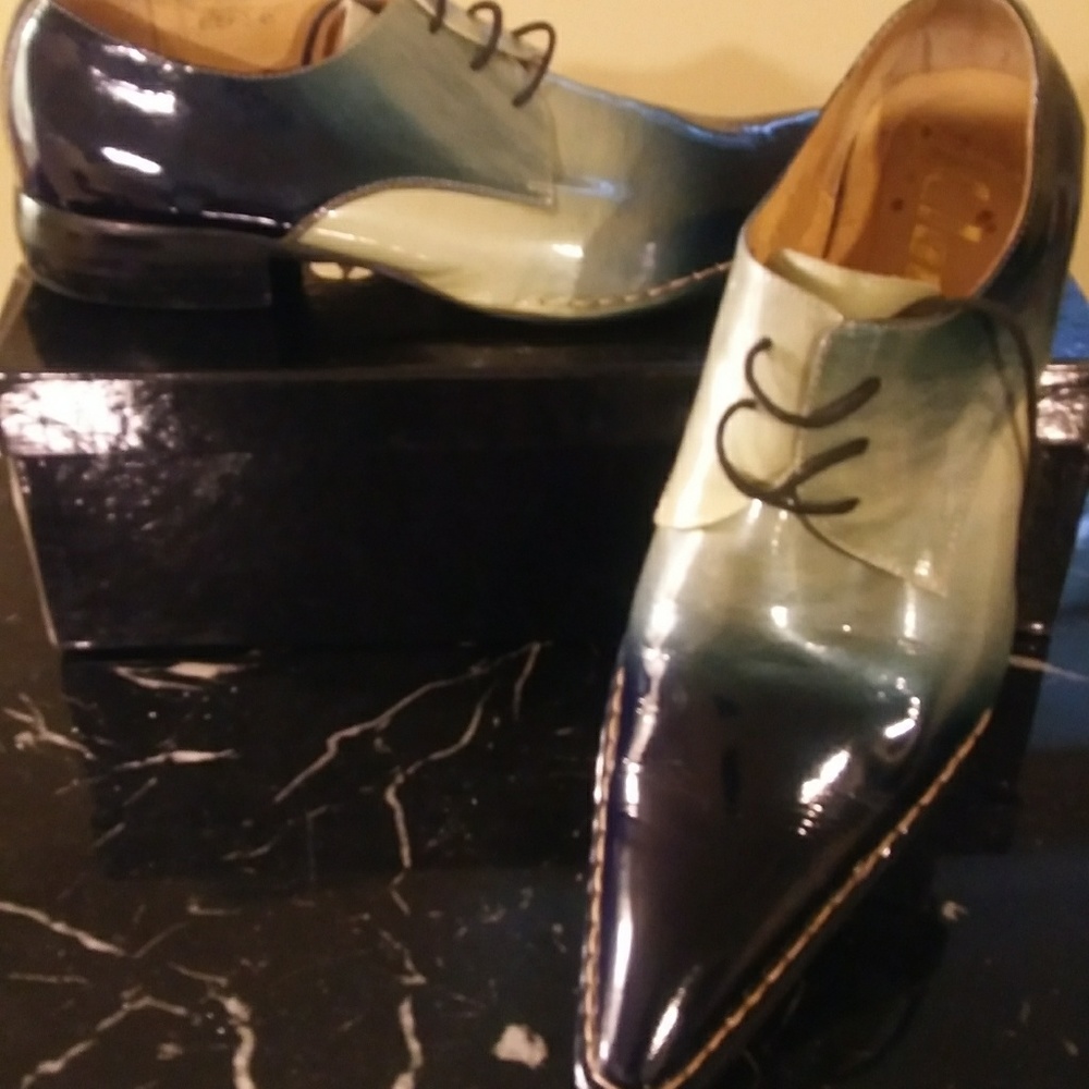 Two Tone Patent Leather Pointy Toe Shoe