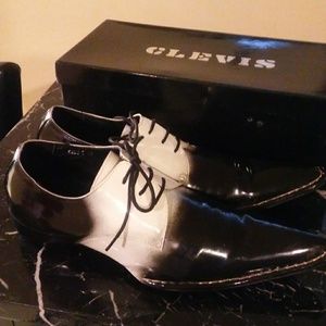 Two toned pointy toe Oxford