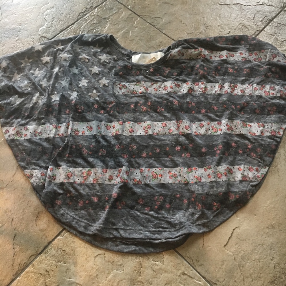 Public library poncho tee nwt
