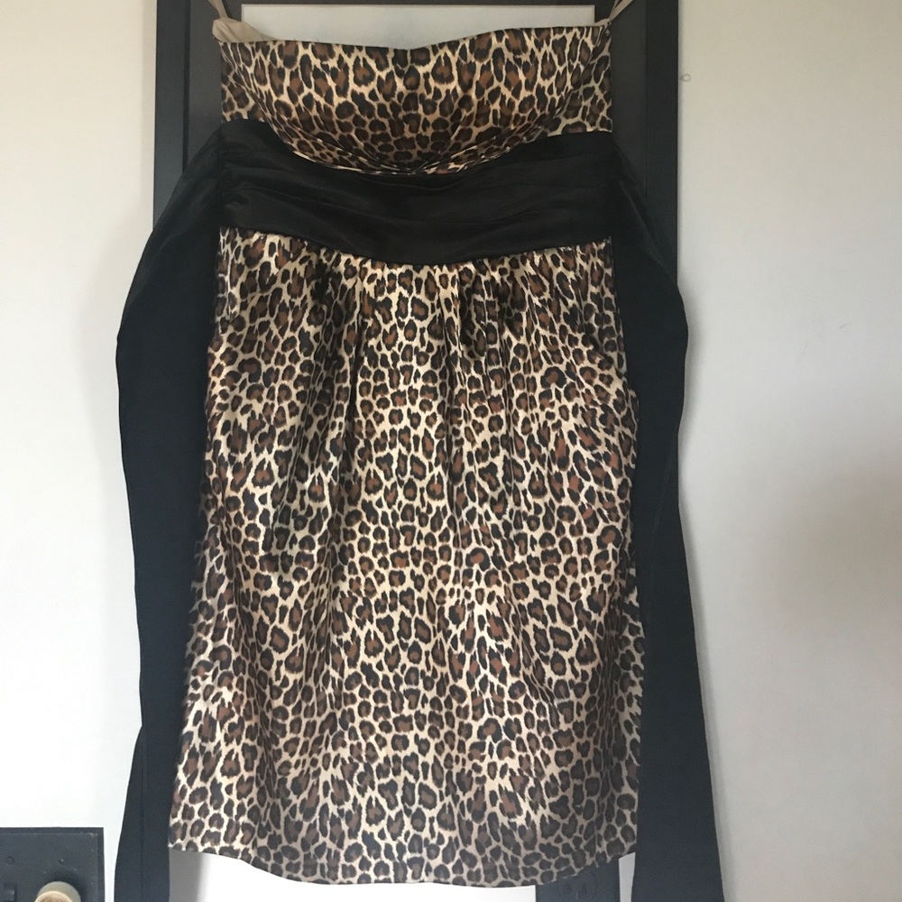 Leopard strapless mini dress with pockets!!