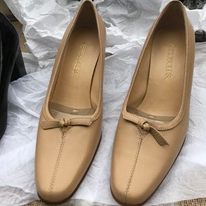 Size 6 Aerosoles Tan Heel