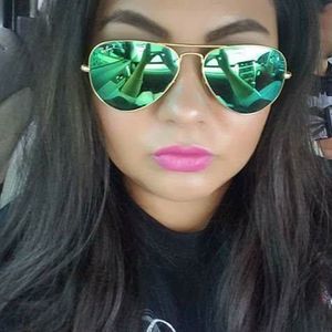 Meet your Posher, Melanie