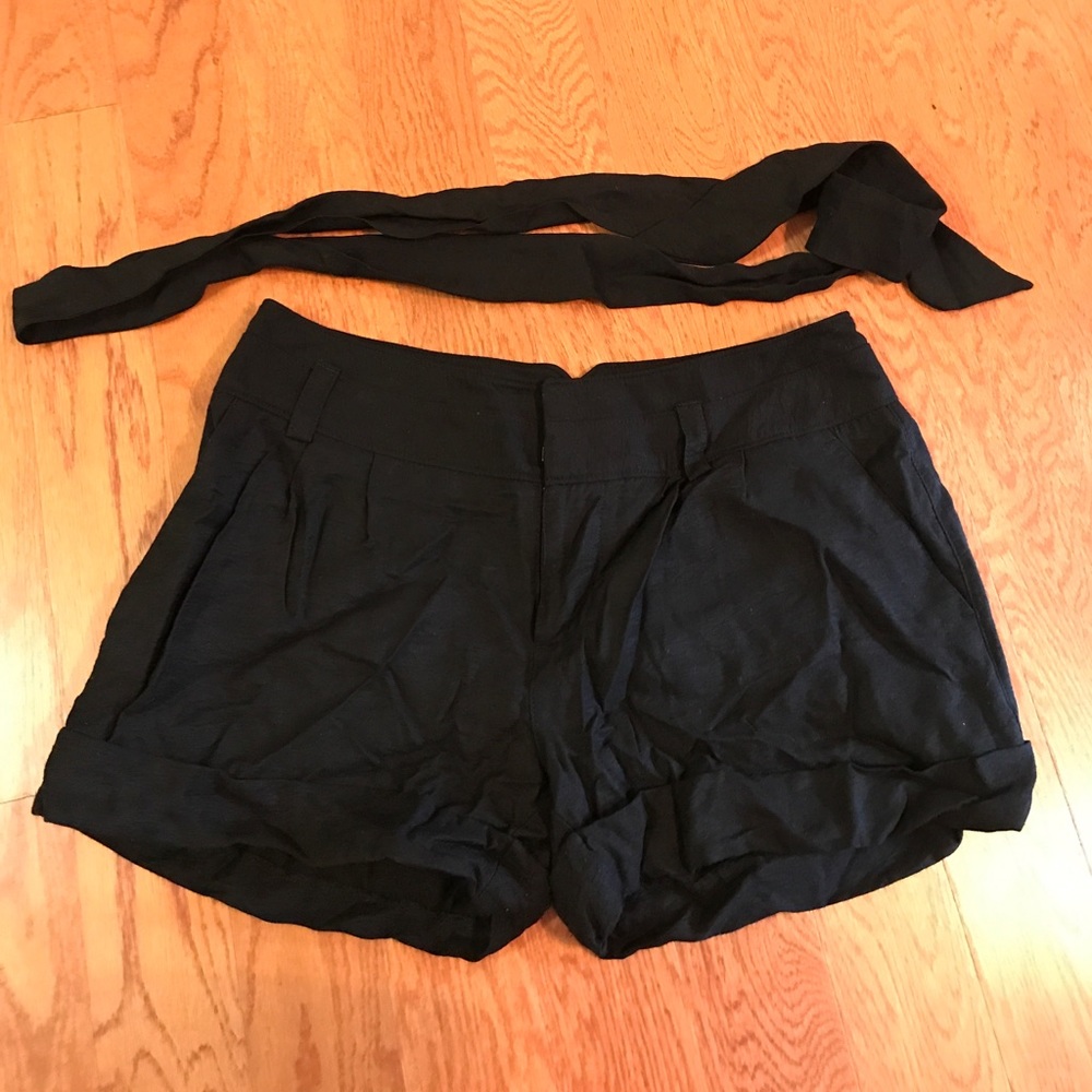 Elle shorts with fabric belt