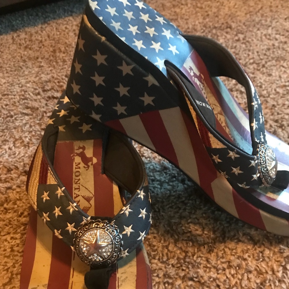 🌏MONTANA West ~Patriotic Wedged Flip Flops