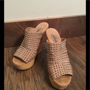 STEVE MADDEN STUDDED SLIDES