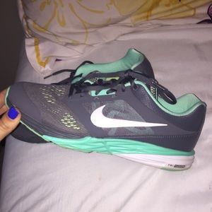 Women’s Nikes in great condition