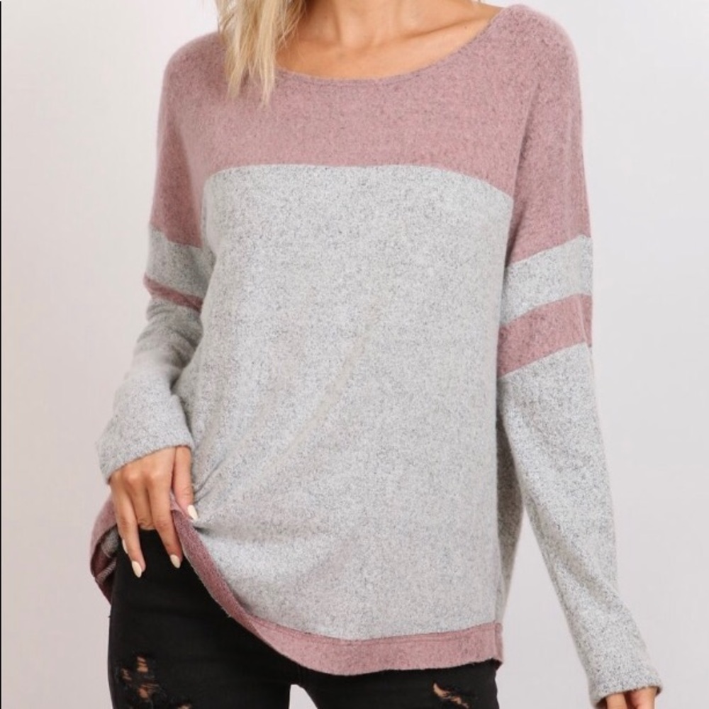SALE, ONE LEFT!! •V-NECK BACK LONG SLEEVE •