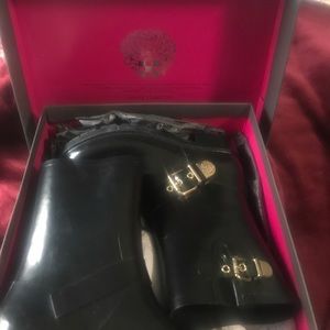 Vince Camuto Rainboots