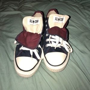 Navy blue low top converse all stars