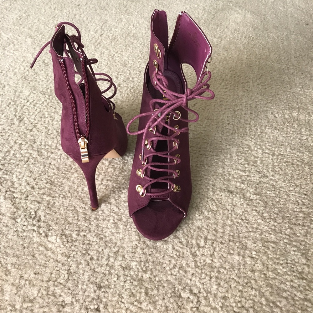 Cranberry and Gold bootie - Picture 3 of 3