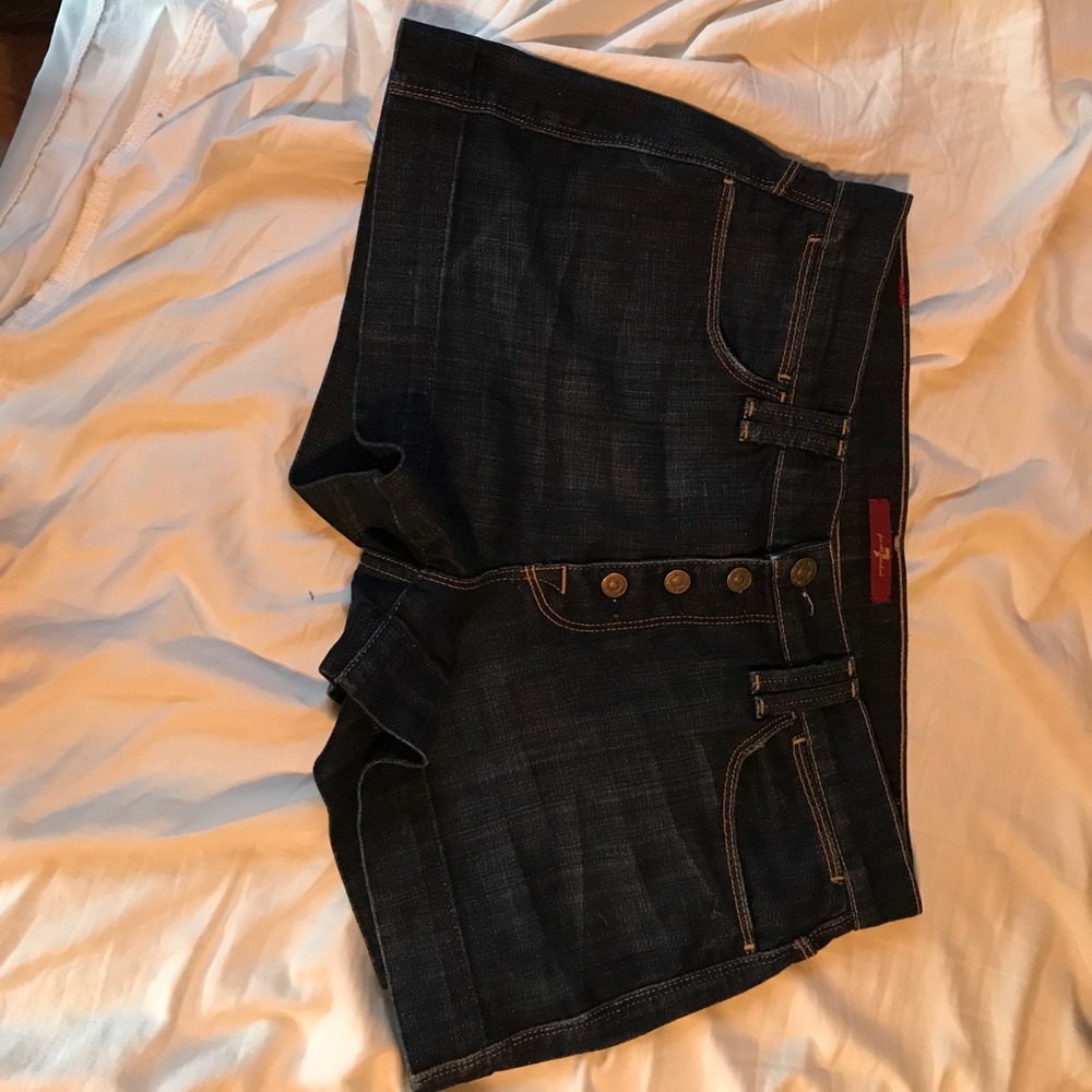 7 FAM Shorts