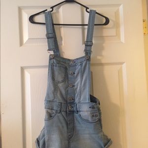 Overall shorts