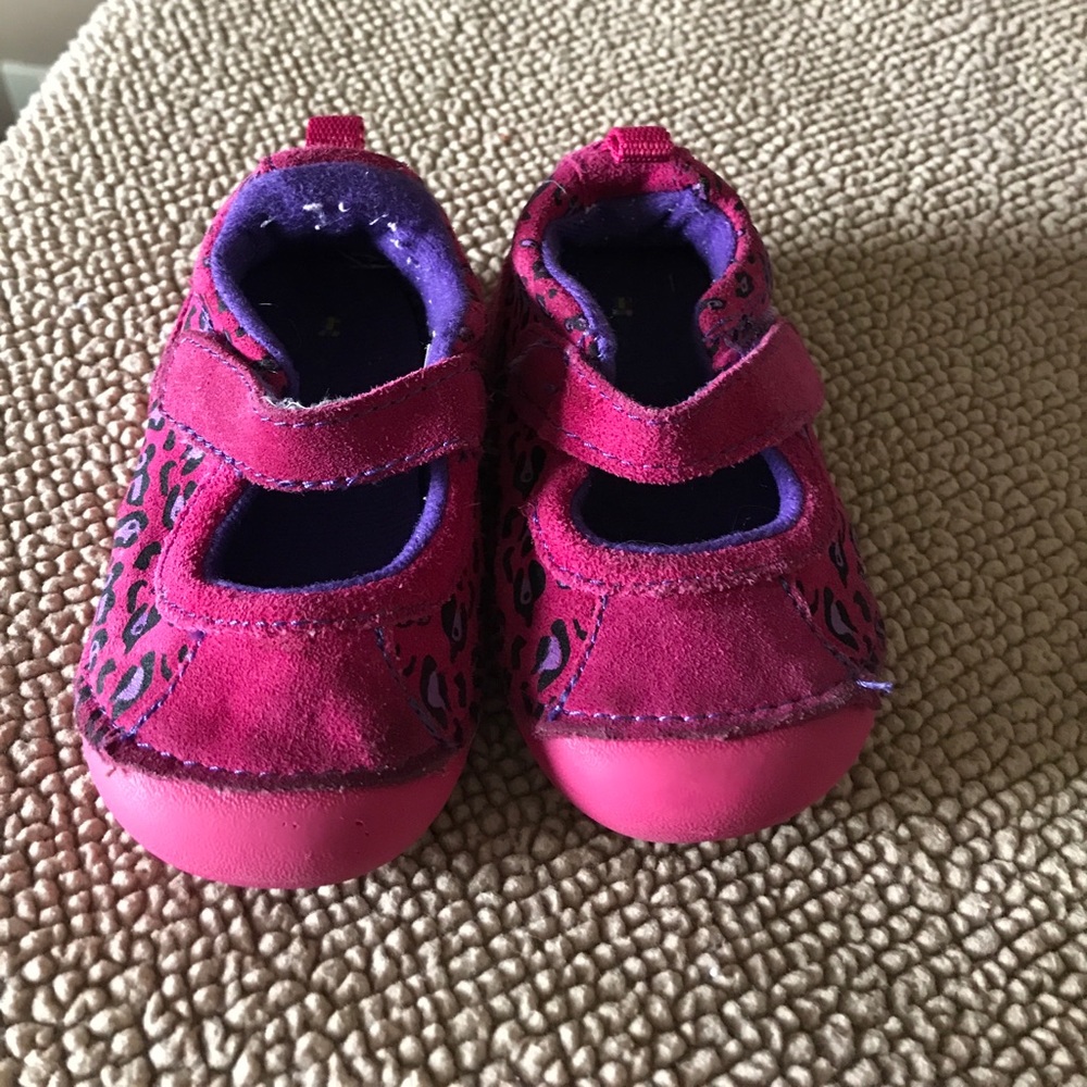 Toddler size 4 - Picture 3 of 7