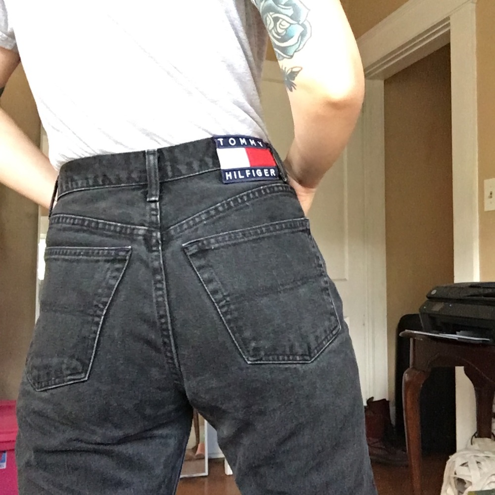 🌹 High Rise Tommy Hilfiger Faded Black 90s Jeans
