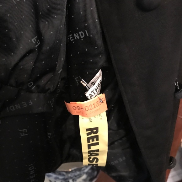 ⚡️SOLD⚡️Leather VTG FENDI jacket authentic - Picture 6 of 8