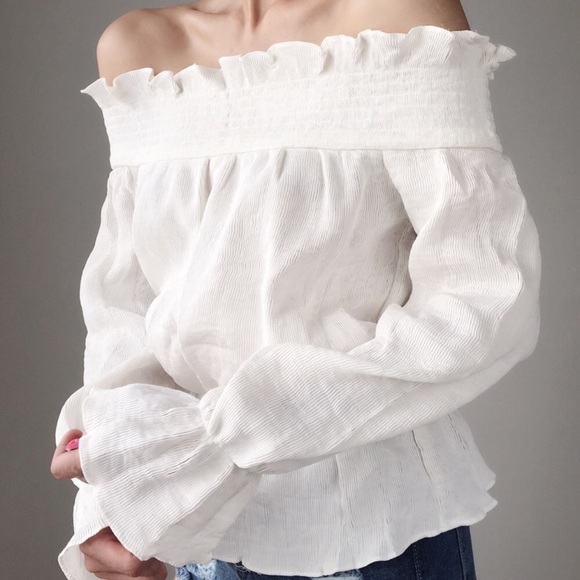 Ruffle off shoulder top. - Picture 2 of 4
