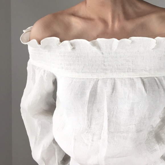 Ruffle off shoulder top. - Picture 4 of 4