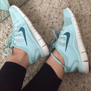 Baby blue nikes free runs 5.0