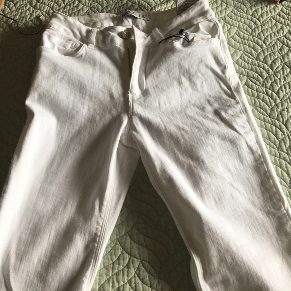Brand new never worn white jeans