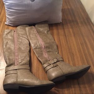 Madden girl grey riding boots 🔴