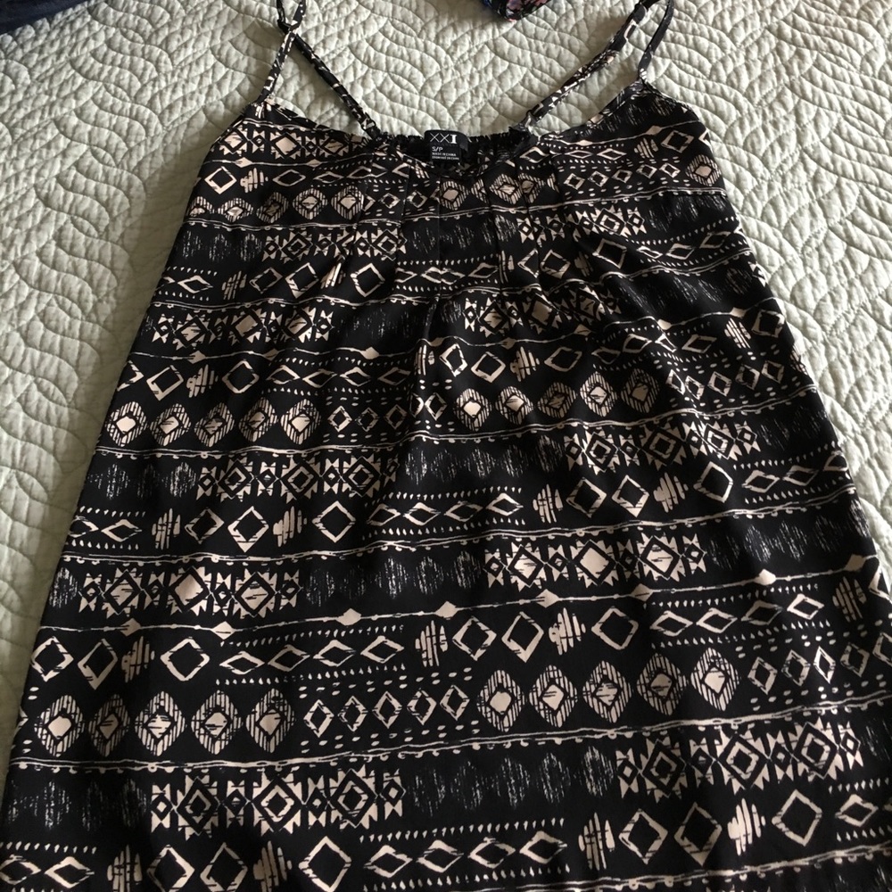 Flowy tank
