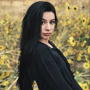 Meet your Posher, Mya