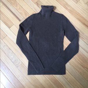 GAP brown turtle neck.