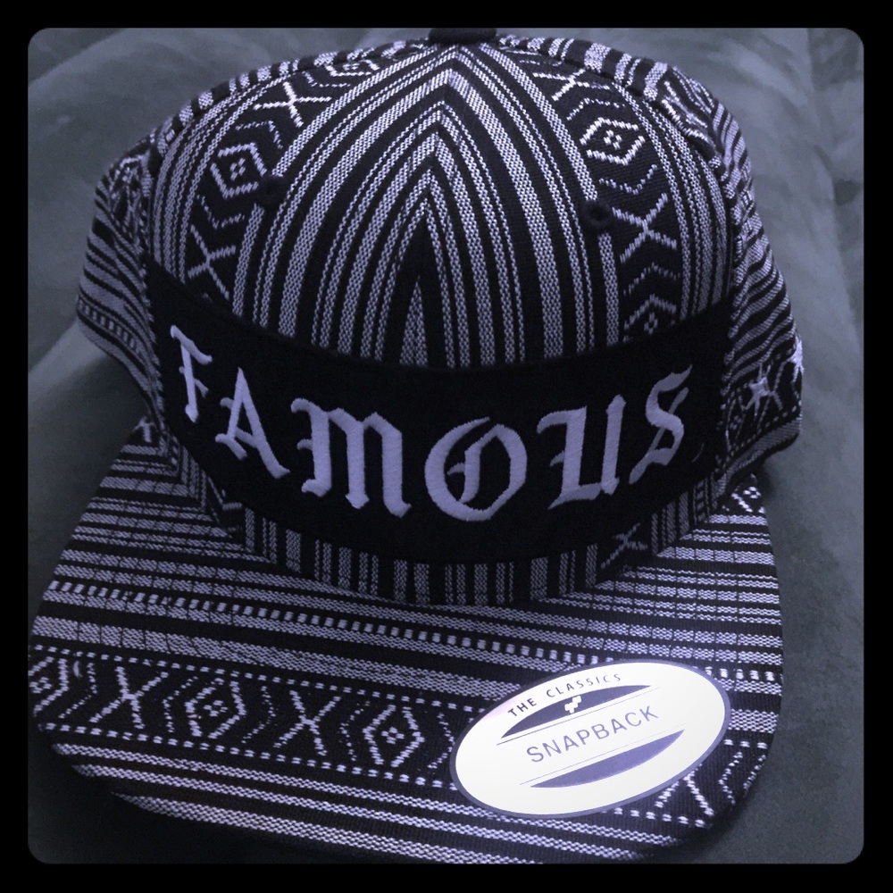 Famous hat with 3 side stars