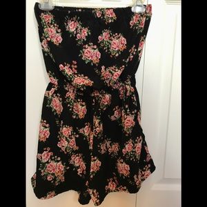 Floral strapless romper