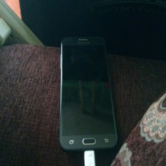 Android phone - Picture 1 of 1