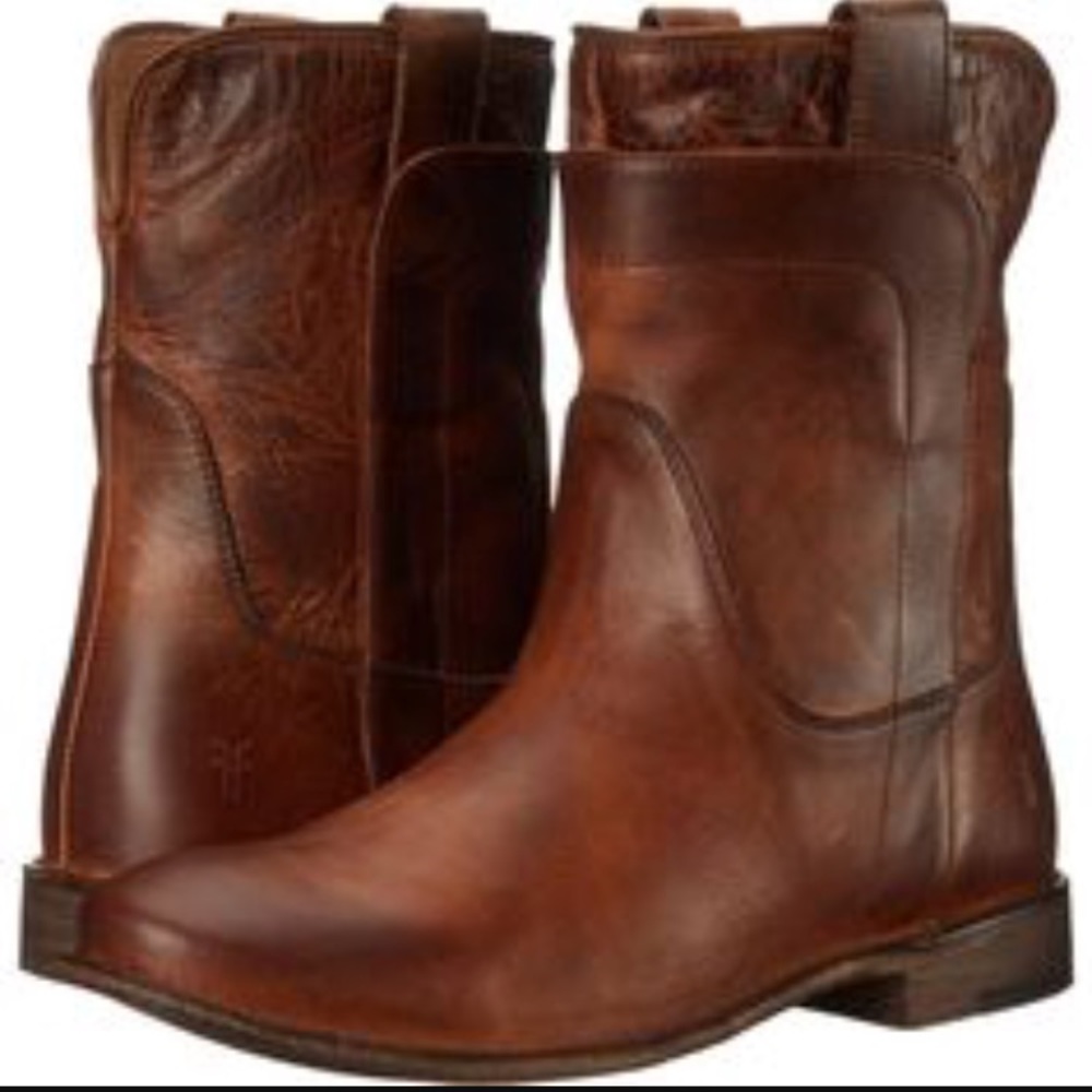 SOLD! Host PICK❤️Frye Women's Paige Short Leather