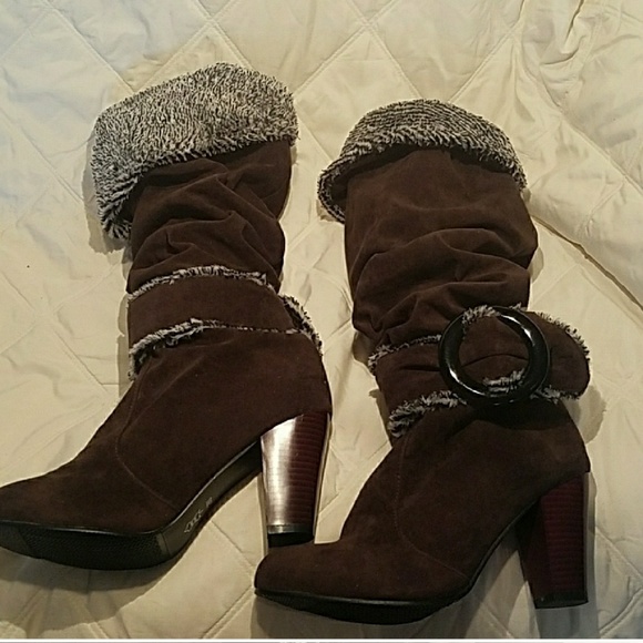 Adorable chocolate brown w/fold black&white - Picture 1 of 4