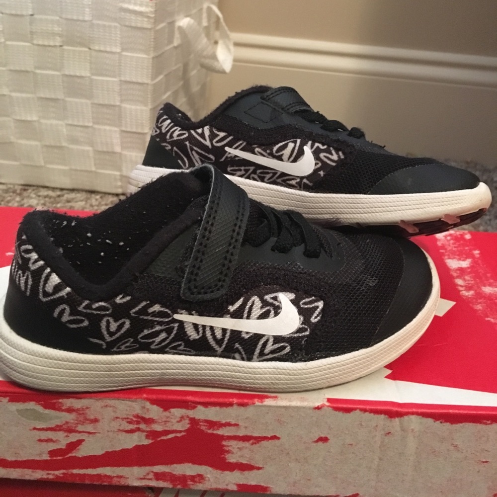 Nike tennis shoes