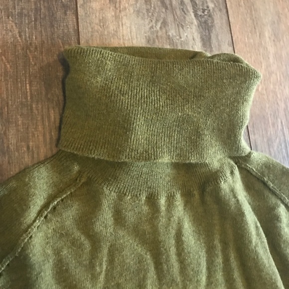 Ann Taylor LOFT XS Olive Green Turtleneck - Picture 2 of 5
