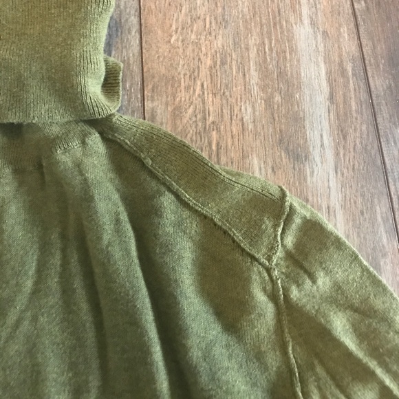 Ann Taylor LOFT XS Olive Green Turtleneck - Picture 4 of 5
