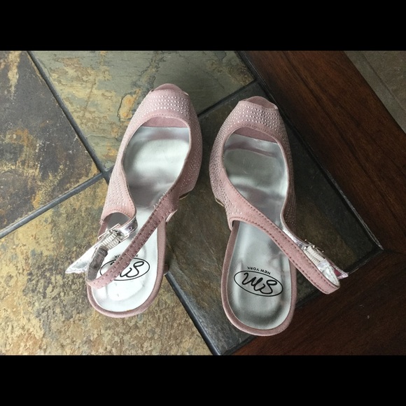 Blush Pink Heels 🎈Flash sale🎈 - Picture 3 of 4