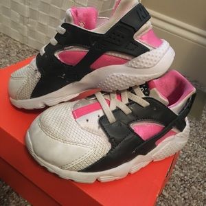 Nike hurache run tennis shoes