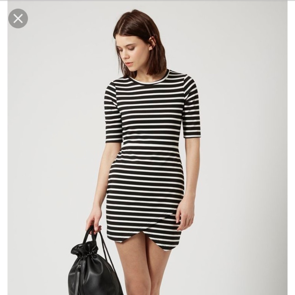 Fitted TOPSHOP PETITE striped dress! Fits like 0/2